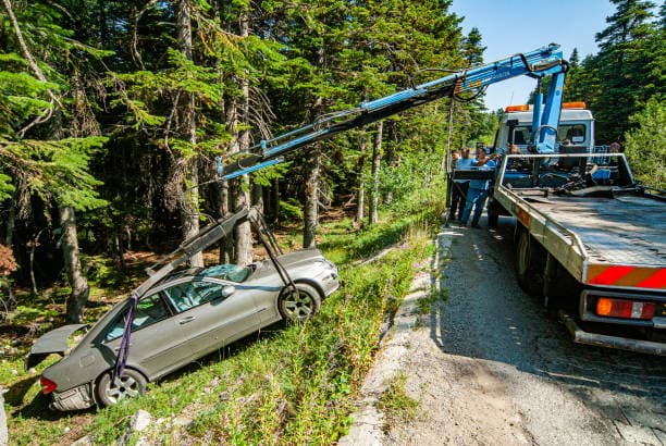 Stranded on the road? Get quick and professional towing assistance anytime, anywhere!