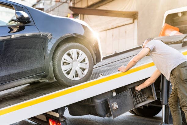 The Lifeline on the Highway: How Towing & Roadside Assistance Keeps You Moving