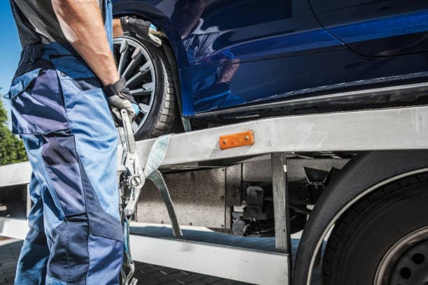 Stranded No More: The Essential Guide to Towing & Roadside Assistance